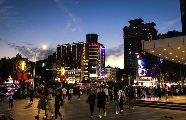 网络图片(侵删) 网络图片(侵删)