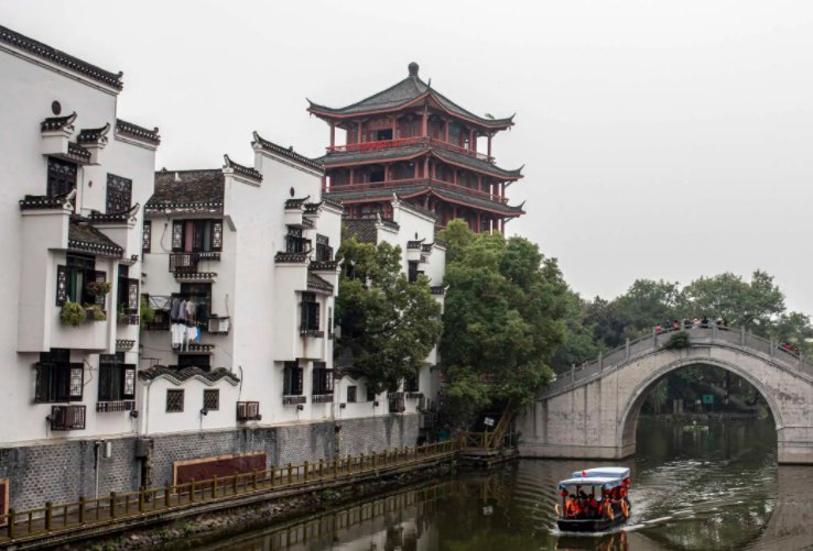 网络图片(侵删) 网络图片(侵删)