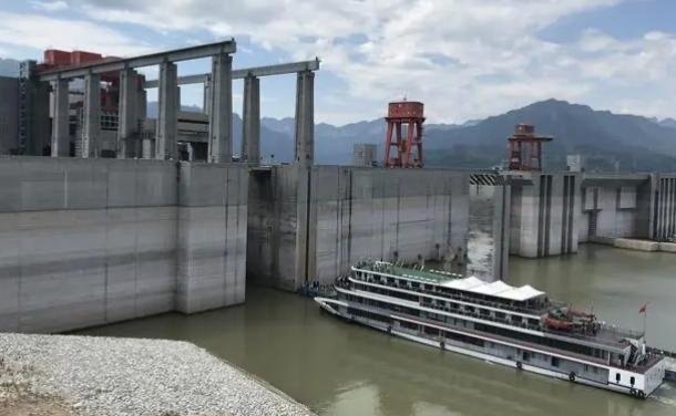 网络图片(侵删) 网络图片(侵删)