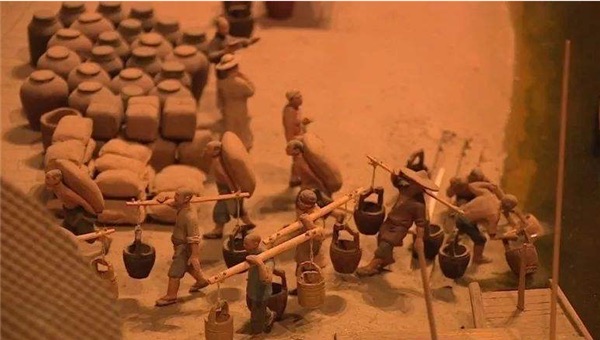 网络图片(侵删) 网络图片(侵删)