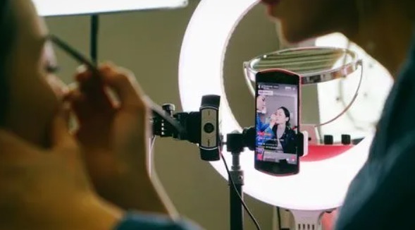 网络图片(侵删) 网络图片(侵删)