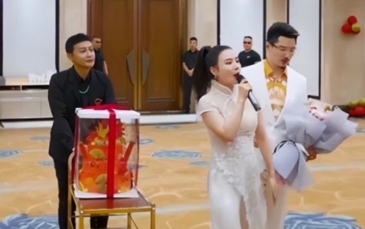 网络图片(侵删) 网络图片(侵删)